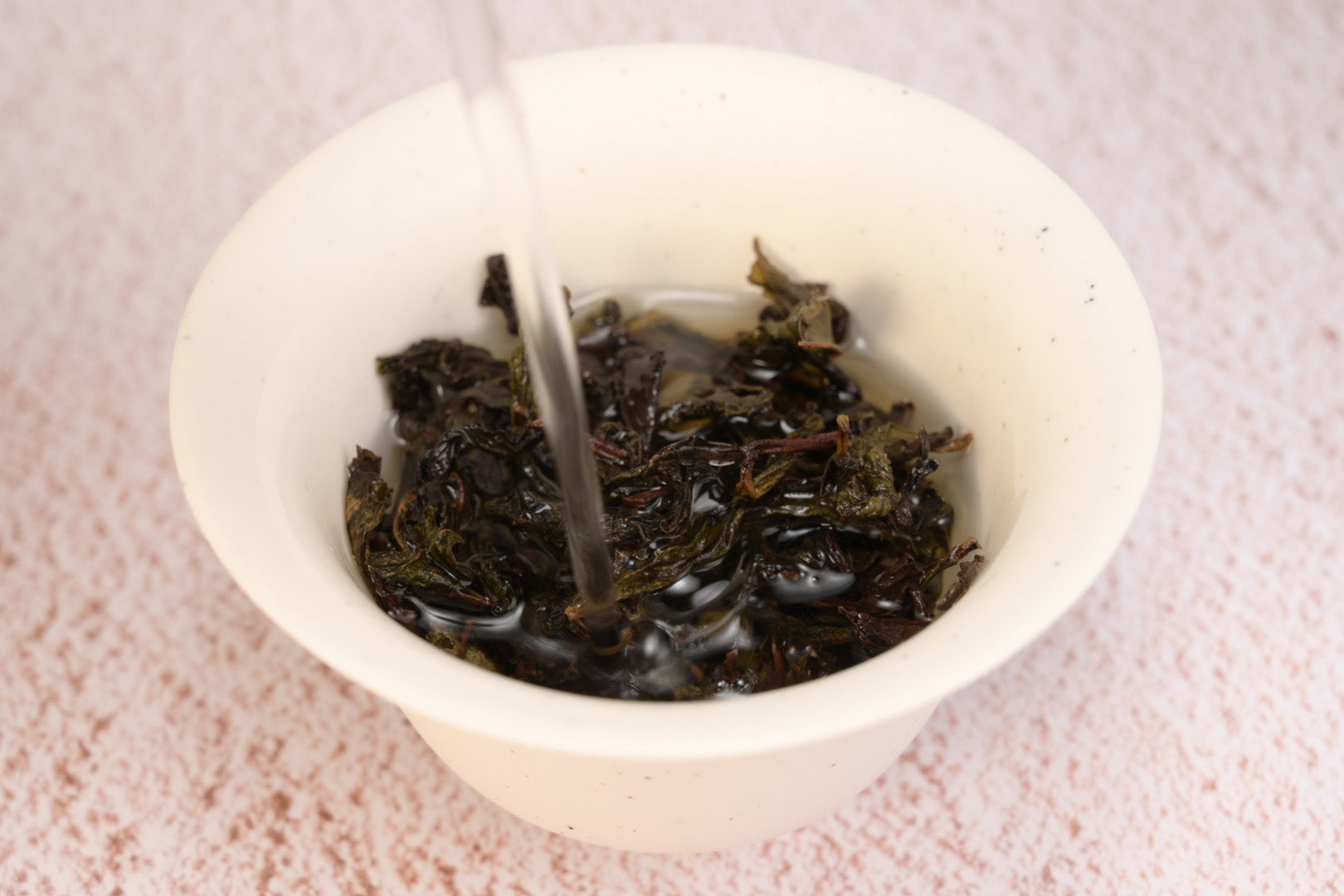 Preparing Moonlight White loose-leaf tea